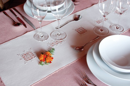 tovaglia-ricamata-a-mano-generale-ss550-01