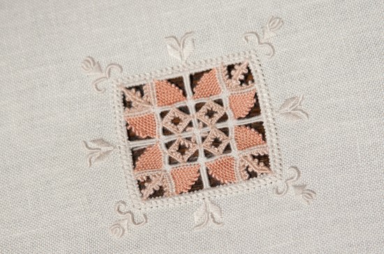 tovaglia-ricamata-a-mano-generale-ss550-04