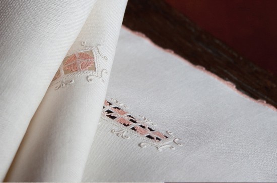 tovaglia-ricamata-a-mano-generale-ss550-05
