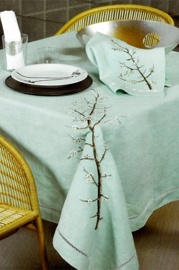 tovaglia-ricamata-a-mano-biancospino-550-01